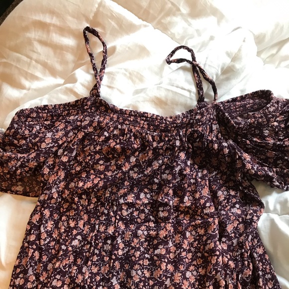 american eagle off the shoulder top - Picture 3 of 4